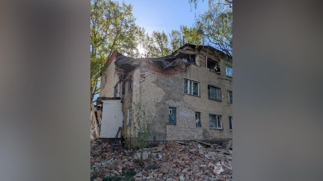 Поврежденное здание в результате взрыва бытового газа в Малоярославце Калужской области