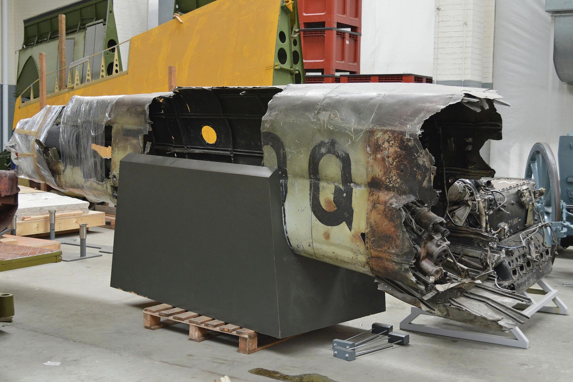 Фюзеляж самолета Messerschmitt Bf110D-0 Рудольфа Гесса в Имперском военном музее в Лондоне
