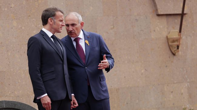 Президент Франции Эммануэль Макрон и премьер-министр Армении Никол Пашинян