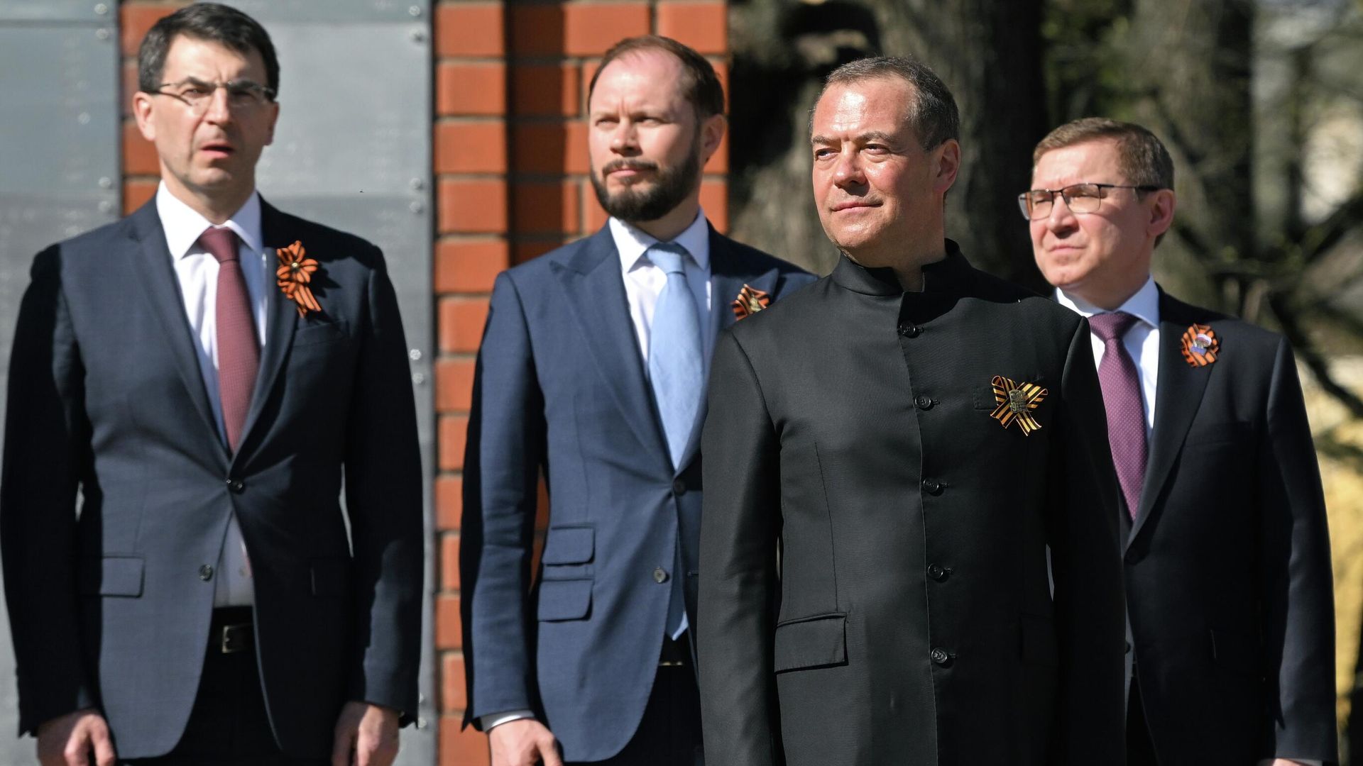Заместитель председателя Совета безопасности РФ Дмитрий Медведев выступает на торжественной церемонии зажжения Вечного огня на территории мемориального комплекса Аллея памяти в Торжке Заместитель председателя Совета безопасности РФ Дмитрий Медведев выступает на торжественной церемонии зажжения Вечного огня на территории мемориального комплекса Аллея памяти в Торжке - РИА Новости, 1920, 05.05.2026