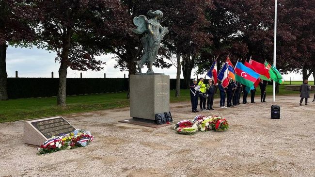 Памятная церемония, приуроченная ко Дню Победы, на кладбище советских воинов в коммуне Нуайе-Сен-Мартен во Франции. 6 мая 2026