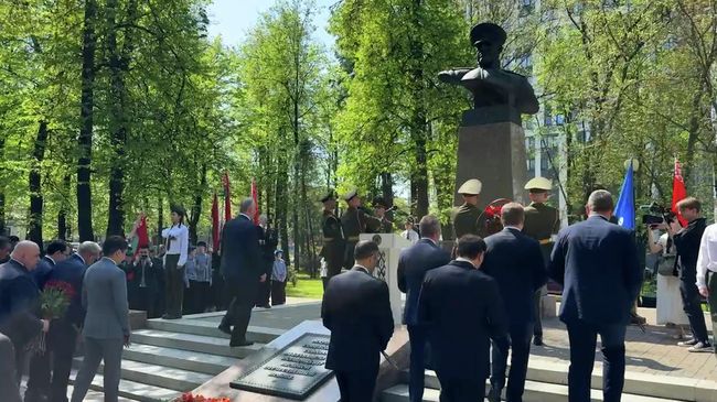 Митинги в честь маршалов Жукова и Рокоссовского в Минске