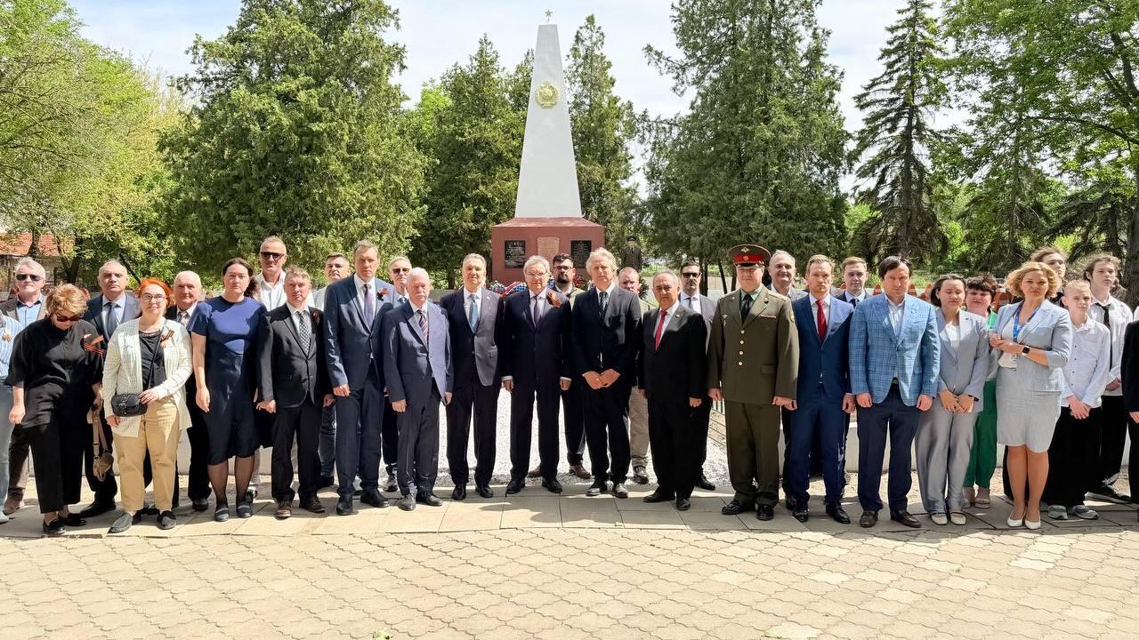 Церемония открытия после капитального ремонта российского воинского захоронения периода Великой Отечественной войны в населенном пункте Цеце в Венгрии - РИА Новости, 1920, 06.05.2026