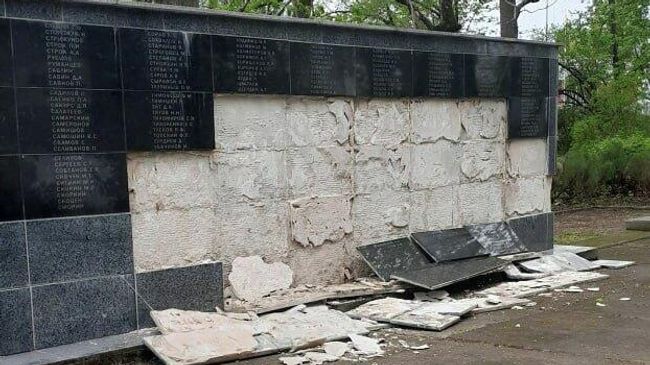 Вандалы надругались над воинским захоронением в Иецаве