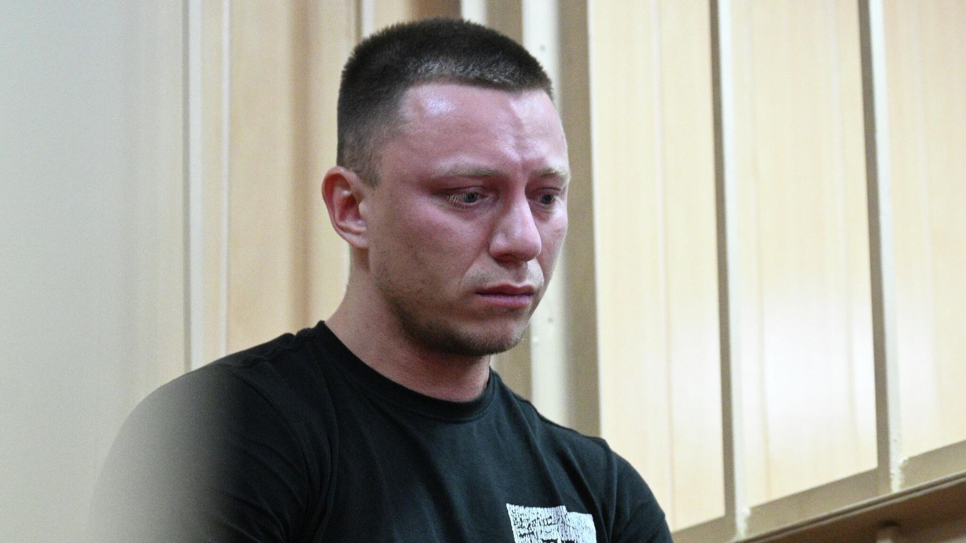 Байкер Максим Завирюха в Никулинском районном суде Москвы перед заседанием по избранию меры пресечения. 7 мая 2026 - РИА Новости, 1920, 07.05.2026