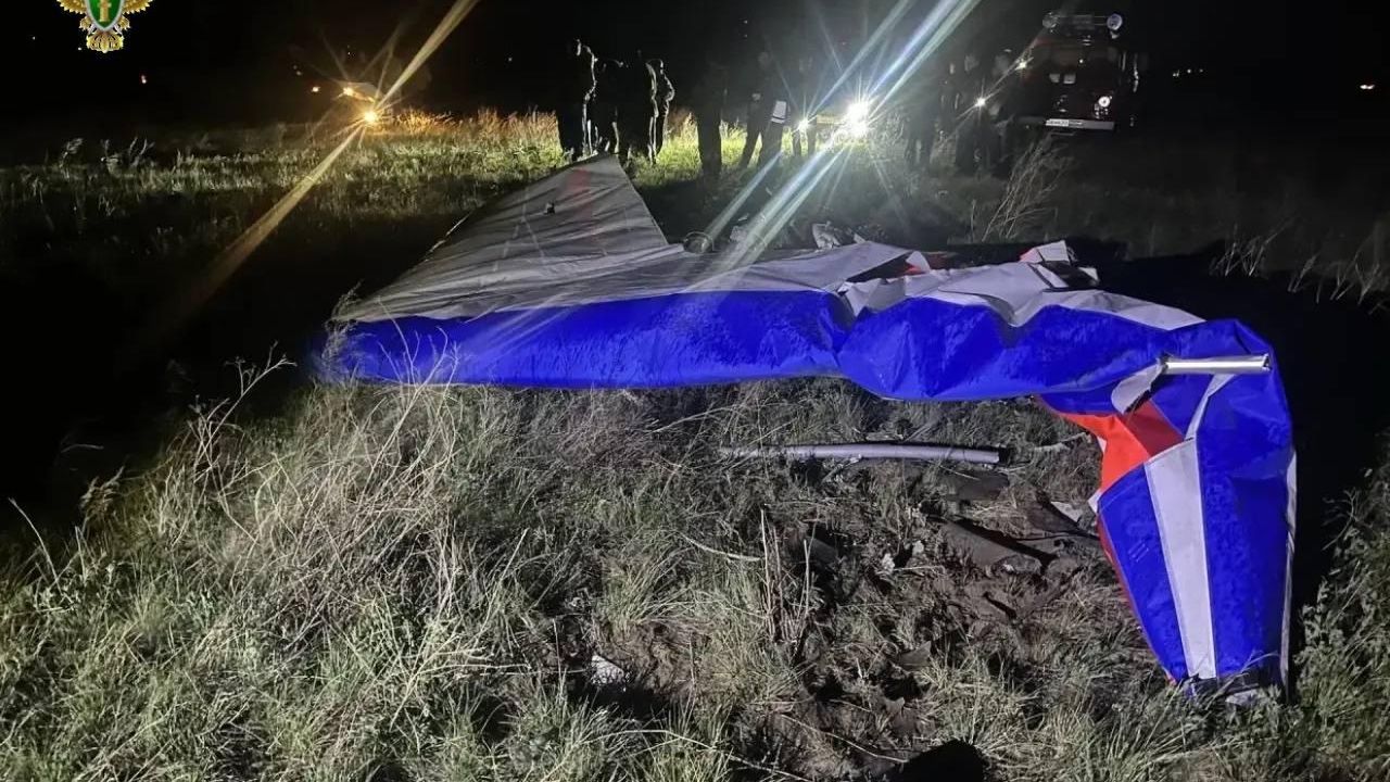 Параплан, столкнувшийся с ЛЭП в Алтайском крае Параплан, столкнувшийся с ЛЭП в Алтайском крае - РИА Новости, 1920, 08.05.2026