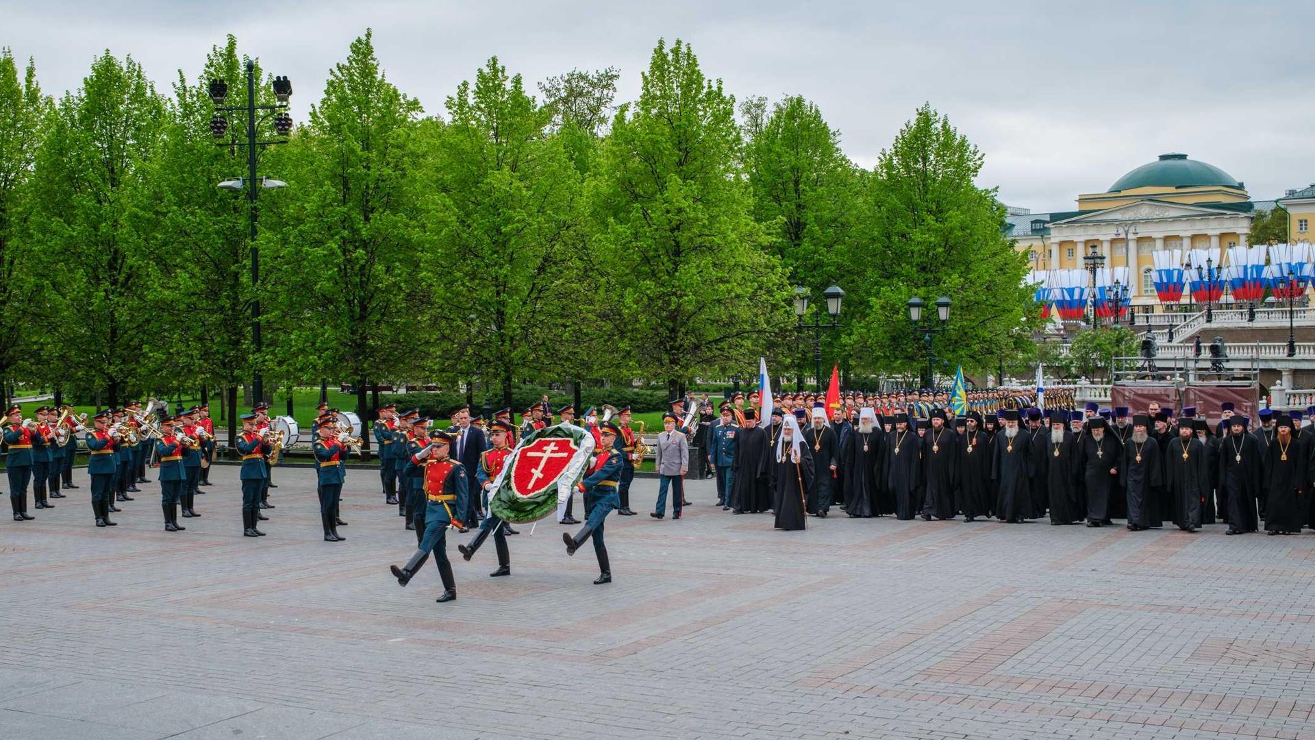 Церемония возложения венка к могиле Неизвестного солдата у Кремлевской стены во главе с Патриархом Кириллом Церемония возложения венка к могиле Неизвестного солдата у Кремлевской стены во главе с Патриархом Кириллом - РИА Новости, 1920, 08.05.2026