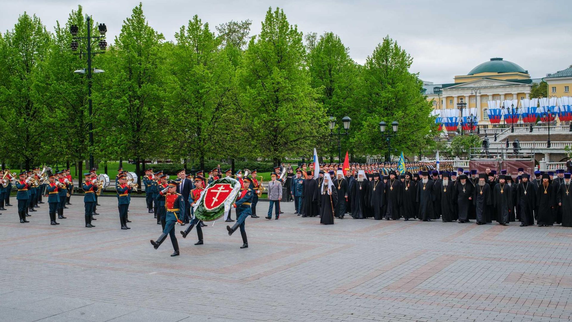 Церемония возложения венка к могиле Неизвестного солдата у Кремлевской стены во главе с Патриархом Кириллом - РИА Новости, 1920, 08.05.2026