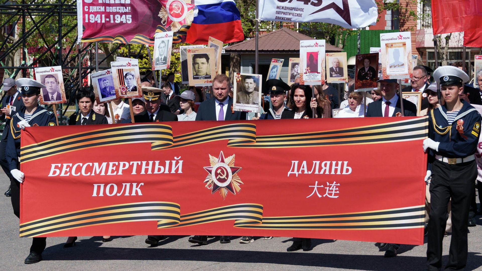 Шествие Бессмертного полка на советском воинском кладбище в Даляне - РИА Новости, 1920, 08.05.2026