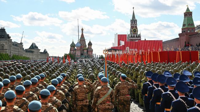 Парадные расчеты на Красной площади в Москве
