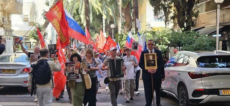 Участники акции Бессмертный полк в Хайфе, Израиль Участники акции Бессмертный полк в Хайфе, Израиль