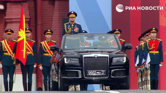 Путин прибыл на Красную площадь на парад в честь Дня Победы