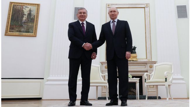 Президент РФ Владимир Путин и президент Узбекистана Шавкат Мирзиеев во время встречи в Москве. 8 мая 2026