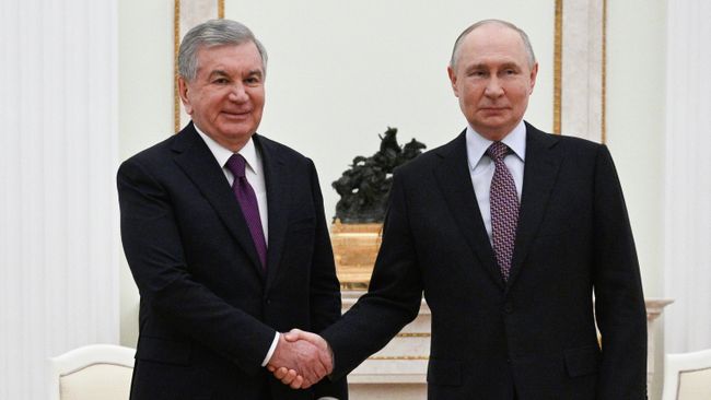 Президент РФ Владимир Путин и президент Узбекистана Шавкат Мирзиеев во время встречи в Москве. 8 мая 2026