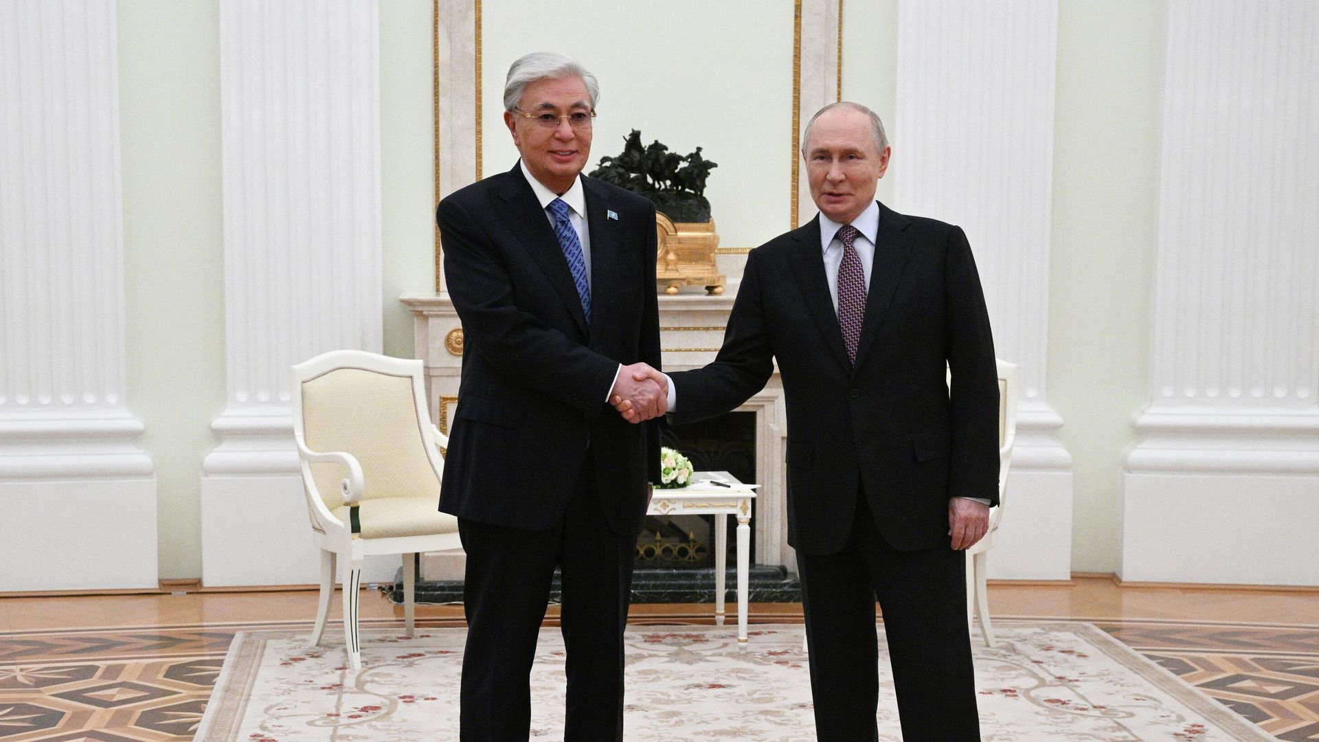 Президент РФ Владимир Путин и президент Казахстана Касым-Жомарт Токаев во время встречи в Москве Президент РФ Владимир Путин и президент Казахстана Касым-Жомарт Токаев во время встречи в Москве - РИА Новости, 1920, 08.05.2026