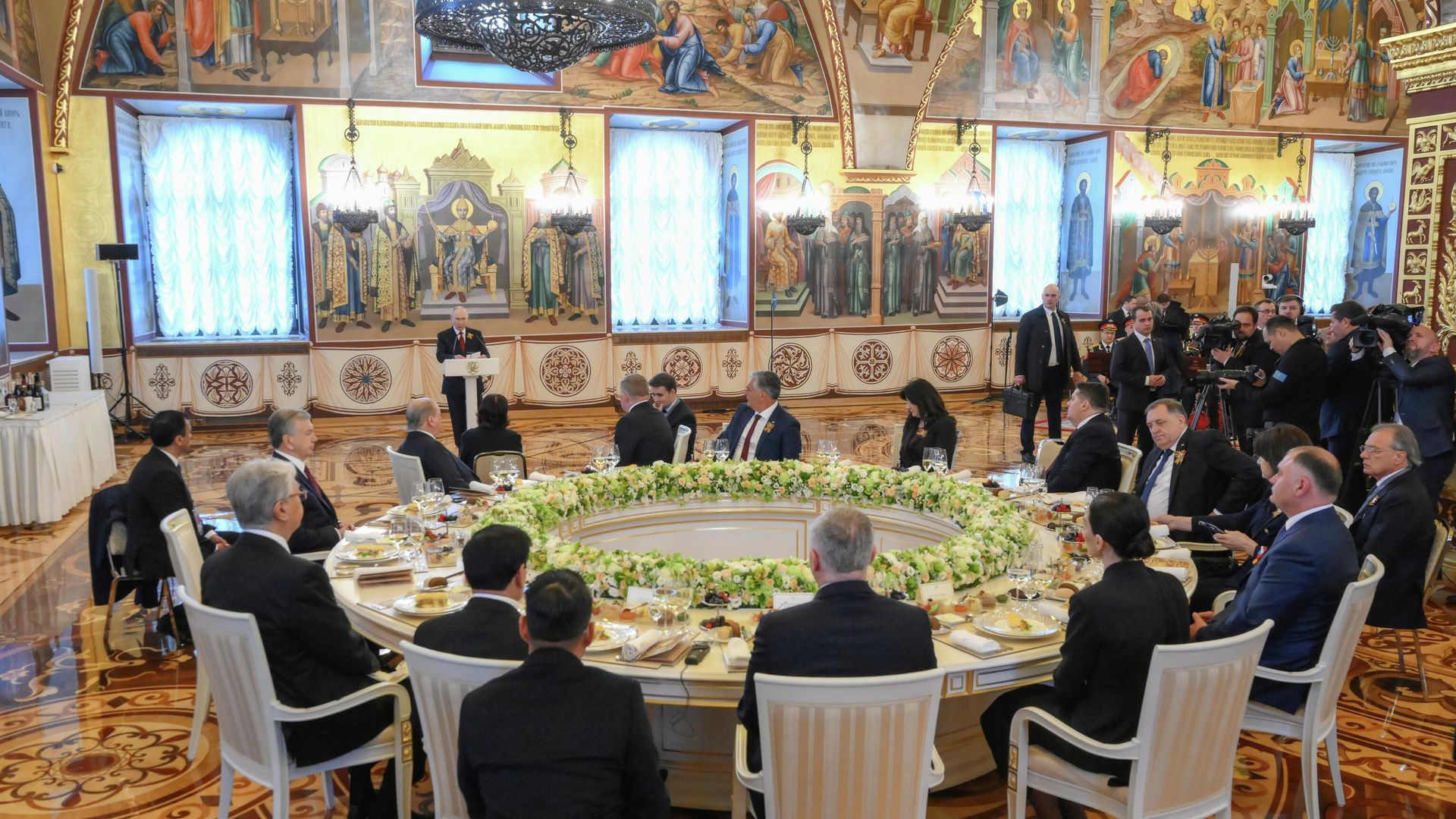 Президент России Владимир Путин проводит прием в Кремле для глав иностранных делегаций в День Победы Президент России Владимир Путин проводит прием в Кремле для глав иностранных делегаций в День Победы - РИА Новости, 1920, 09.05.2026