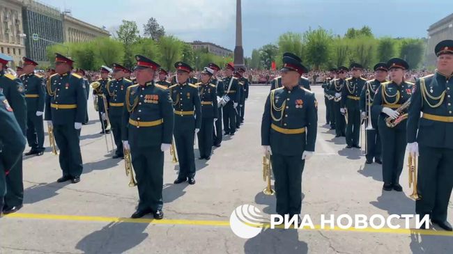Военный парад ко Дню Победы прошел в Волгограде Военный парад ко Дню Победы прошел в Волгограде