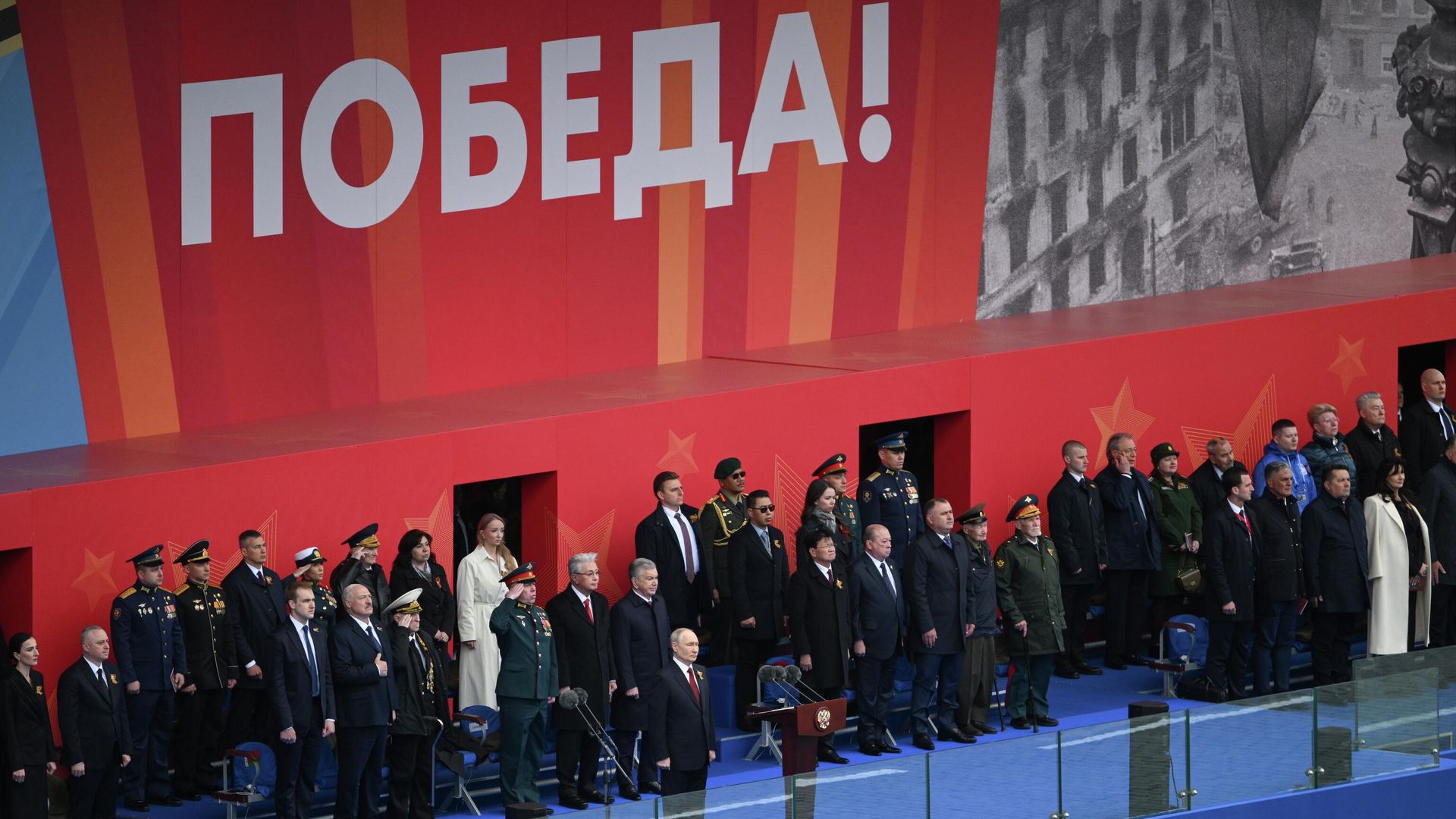 Президент России Владимир Путин на военном параде в Москве в честь 81-й годовщины Победы в Великой Отечественной войне - РИА Новости, 1920, 09.05.2026