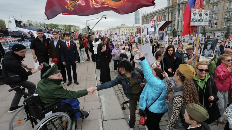 Участники акции Бессмертный полк в Екатеринбурге