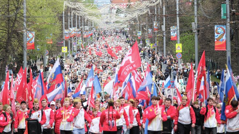 Участники акции Бессмертный полк, посвященной 81-й годовщине Победы в Великой Отечественной войне, в Томске