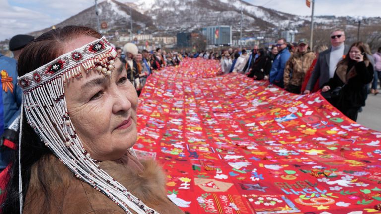 Участники акции Бессмертный полк, посвященной 81-й годовщине Победы в Великой Отечественной войне, в Петропавловске-Камчатском