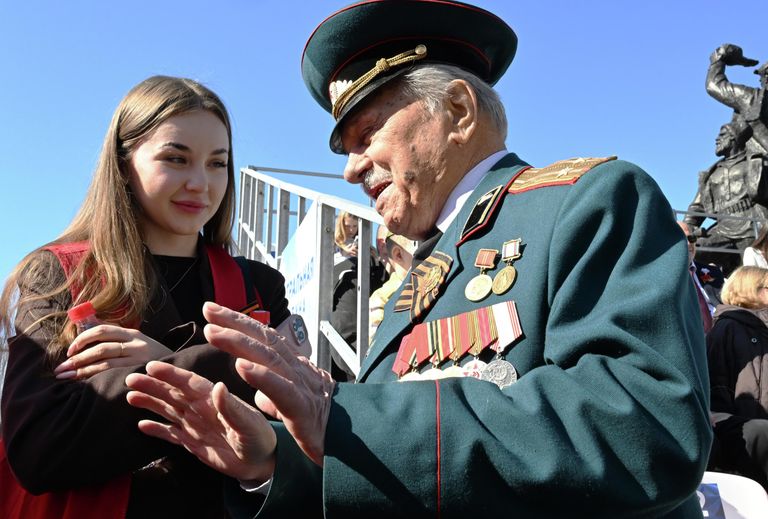 Участники акции Бессмертный полк, посвященной 81-й годовщине Победы в Великой Отечественной войне, во Владивостоке Участники акции Бессмертный полк, посвященной 81-й годовщине Победы в Великой Отечественной войне, во Владивостоке