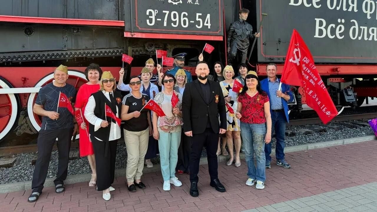 Украинские переселенцы в Белгороде на праздновании Дня Победы Украинские переселенцы в Белгороде на праздновании Дня Победы - РИА Новости, 1920, 09.05.2026