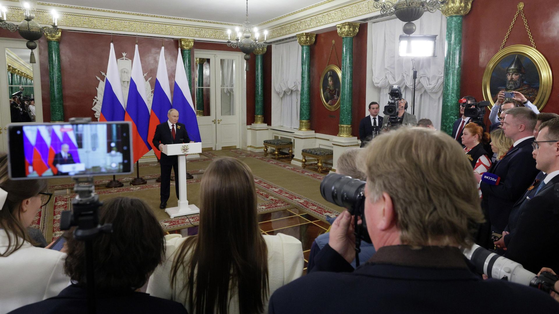 Президент РФ Владимир Путин на пресс-конференции по итогам серии международных встреч в Москве - РИА Новости, 1920, 09.05.2026
