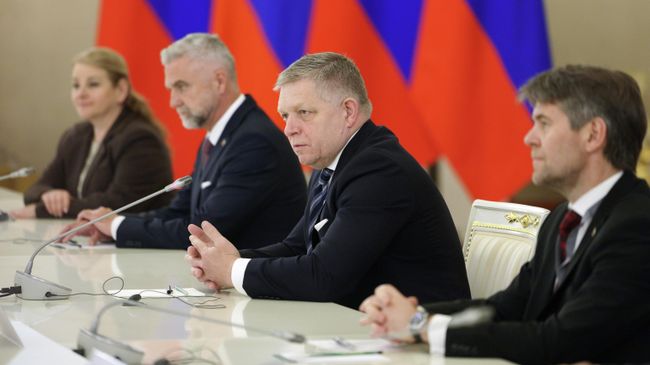 Премьер-министр Словакии Роберт Фицо во время встречи с президентом РФ Владимиром Путиным