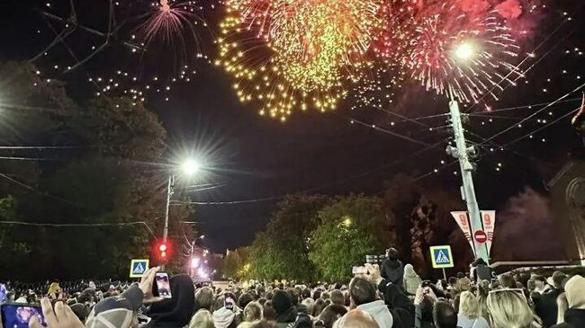 Салют в честь годовщины Победы в Калининграде. 9 мая 2026