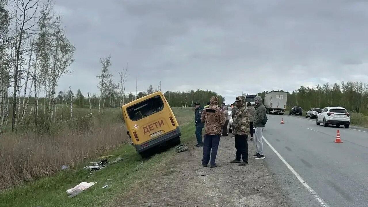Последствия ДТП с участием автобуса в Омской области Последствия ДТП с участием автобуса в Омской области - РИА Новости, 1920, 10.05.2026