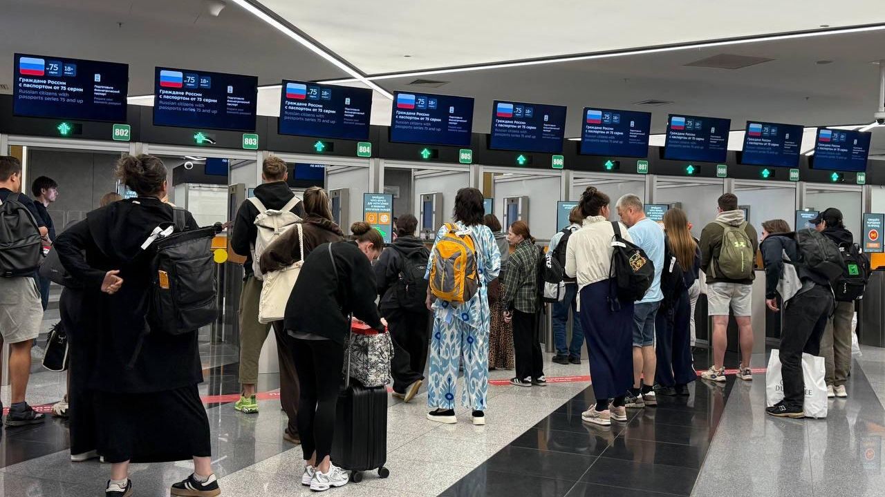 Число биометрических кабин паспортного контроля по прилете в терминал C аэропорта Шереметьево увеличили вдвое - РИА Новости, 1920, 10.05.2026