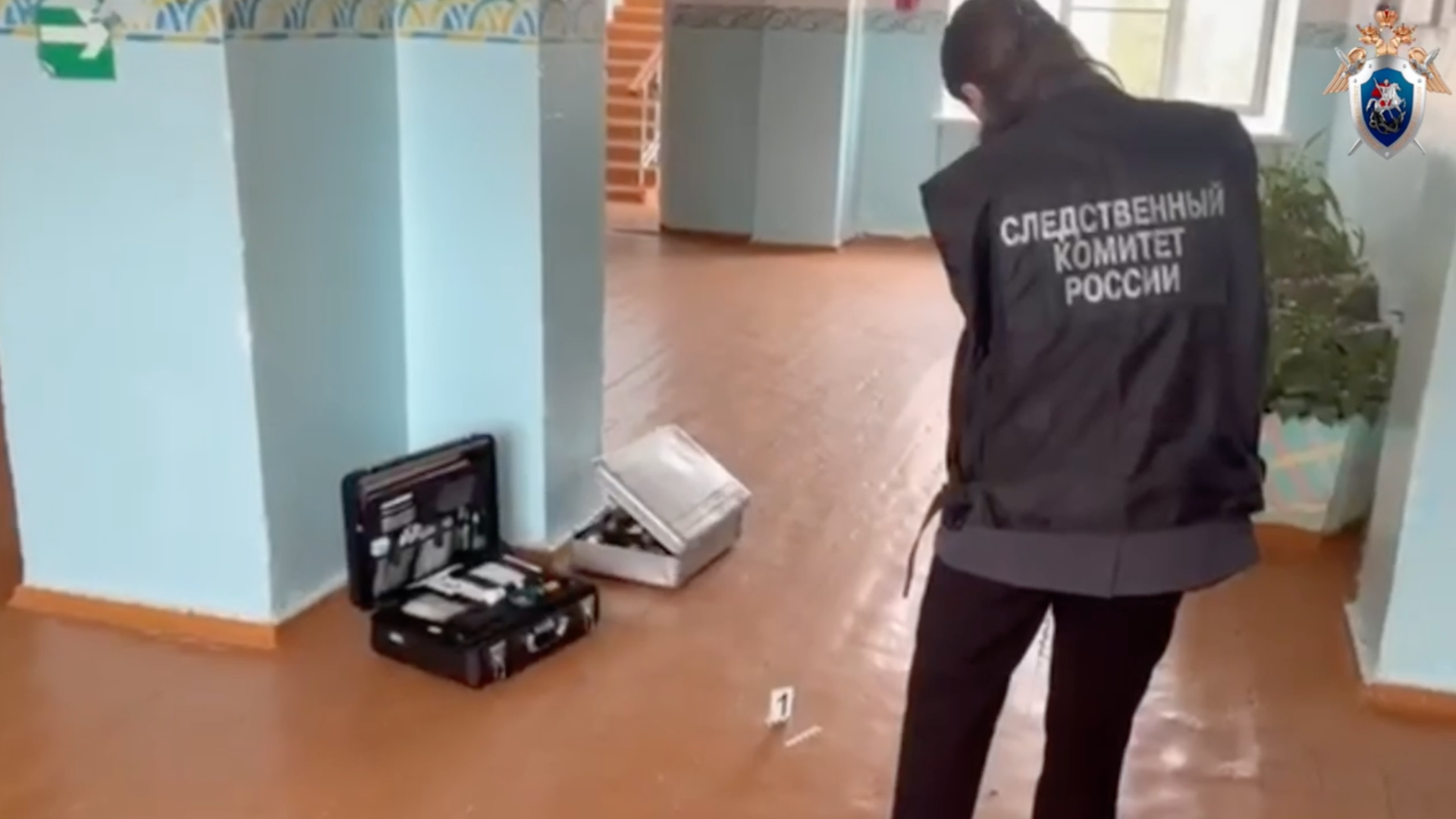 Сотрудник СК проводит следственные мероприятия на месте инцидента с вооруженным подростком в школе в Краснодарском крае Сотрудник СК проводит следственные мероприятия на месте инцидента с вооруженным подростком в школе в Краснодарском крае - РИА Новости, 1920, 12.05.2026