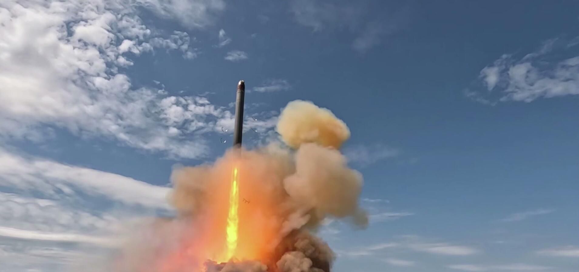 Запуск межконтинентальной баллистической ракеты стационарного базирования Сармат Запуск межконтинентальной баллистической ракеты стационарного базирования Сармат - РИА Новости, 1920, 15.05.2026