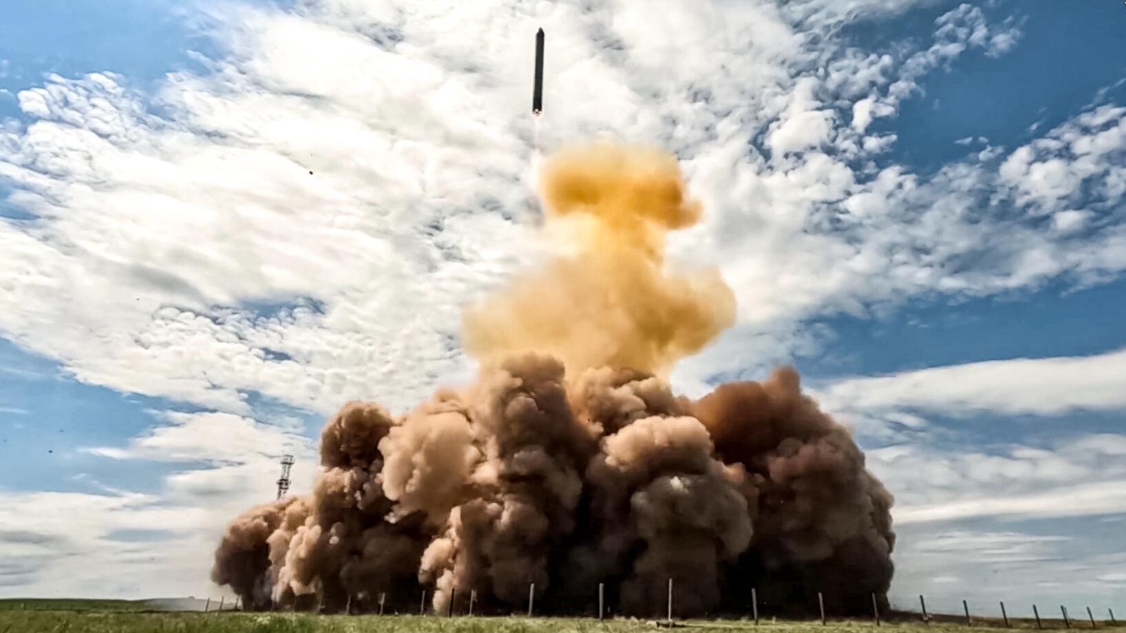 Испытания ракетного комплекса Сармат Испытания ракетного комплекса Сармат - РИА Новости, 1920, 04.06.2026