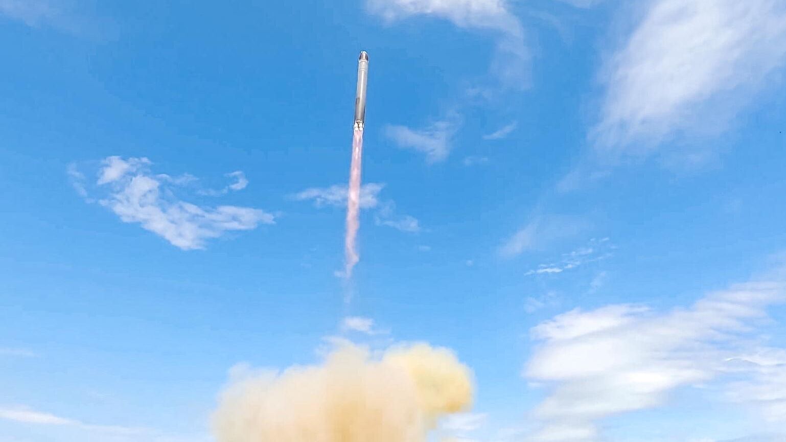 Испытания ракетного комплекса Сармат Испытания ракетного комплекса Сармат - РИА Новости, 1920, 16.05.2026