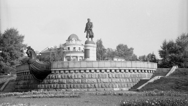 Памятник путешественнику Афанасию Никитину в Твери Памятник путешественнику Афанасию Никитину в Твери