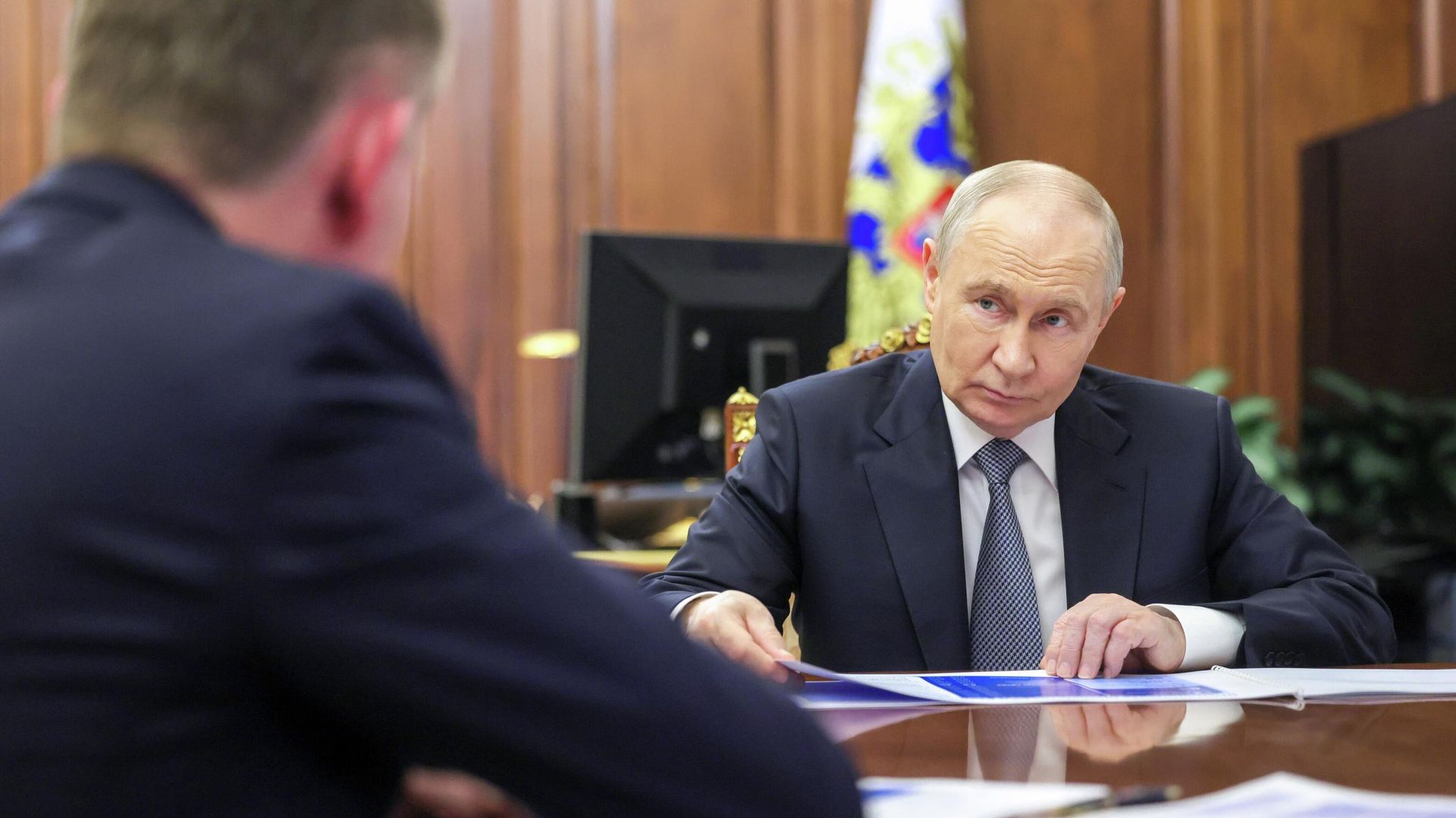 Президент России Владимир Путин во время встречи с министром экономического развития РФ Максимом Решетниковым в Кремле Президент России Владимир Путин во время встречи с министром экономического развития РФ Максимом Решетниковым в Кремле - РИА Новости, 1920, 12.05.2026