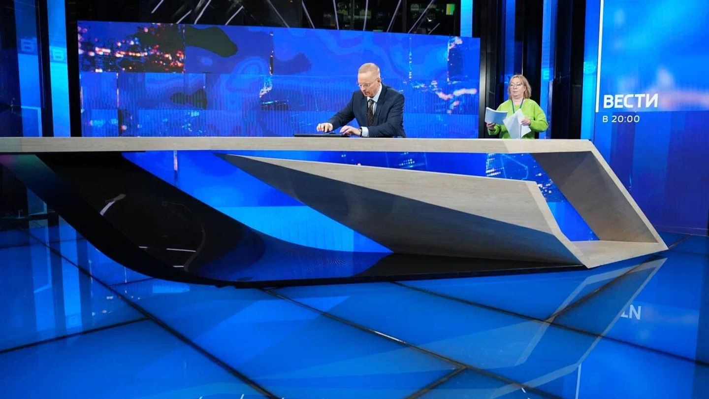 Эрнест Мацкявичюс готовится к эфиру программы Вести в 20.00 Эрнест Мацкявичюс готовится к эфиру программы Вести в 20.00