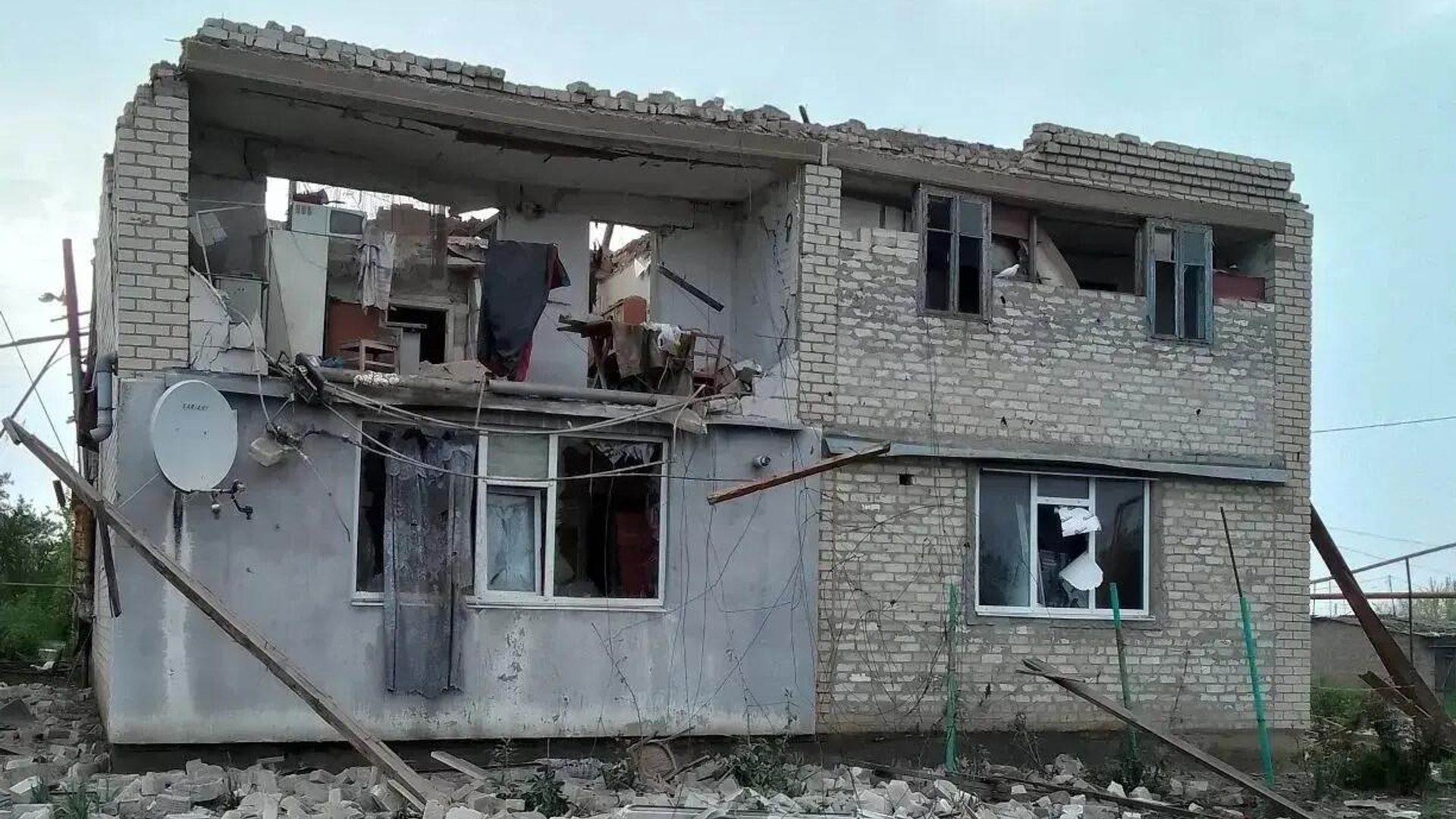 Последствия атаки украинских БПЛА по селу Новоговоровка Запорожской области Последствия атаки украинских БПЛА по селу Новоговоровка Запорожской области - РИА Новости, 1920, 28.06.2026