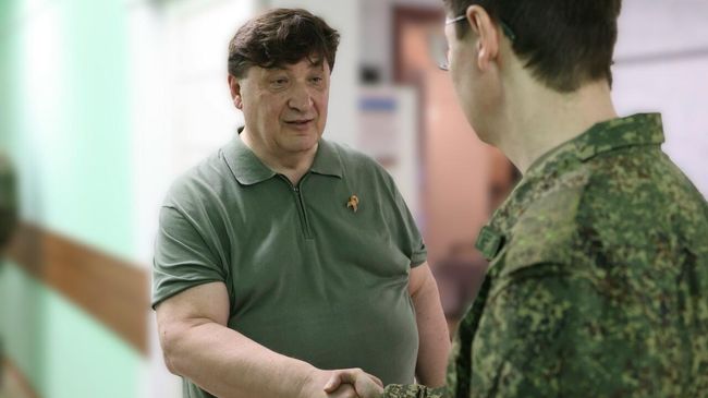 Юрий Клепиков навестил бойцов спецоперации в одном из госпиталей