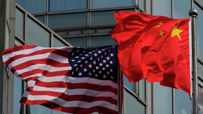 Флаги США и КНР