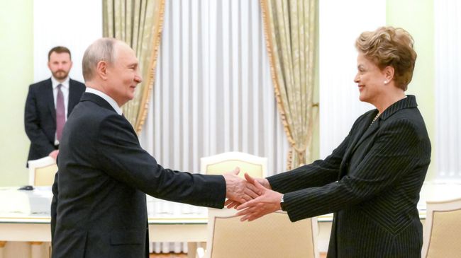 Президент РФ Владимир Путин и президент банка стран БРИКС - Нового банка развития (NDB) Дилма Руссефф во время встречи в Кремле. 13 мая 2026