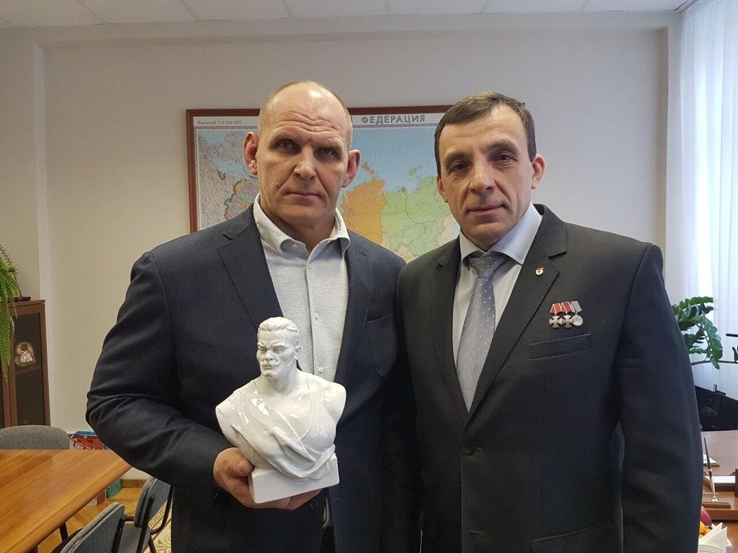 Кандиков с другом Александром Карелиным