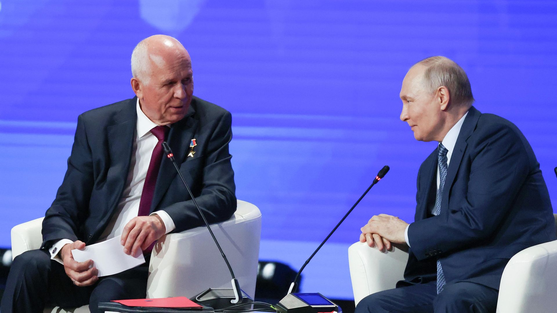 Президент РФ Владимир Путин и генеральный директор государственной корпорации Ростех Сергей Чемезов на X съезде Союза машиностроителей России - РИА Новости, 1920, 14.05.2026