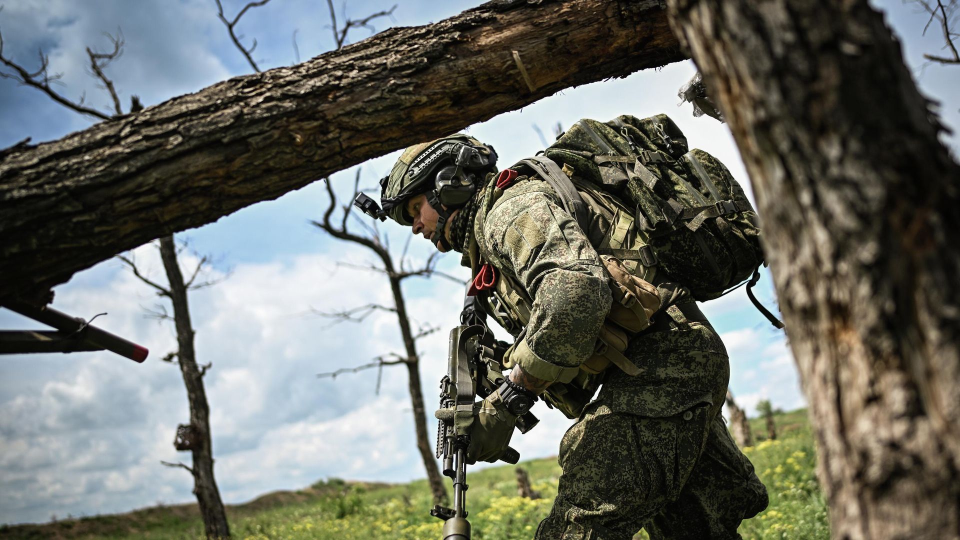 Российский военнослужащий в зоне проведения спецоперации Российский военнослужащий в зоне проведения спецоперации - РИА Новости, 1920, 25.05.2026