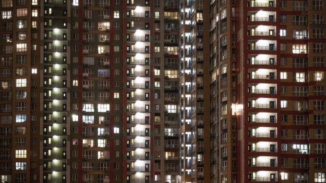 Свет в окнах жилых домов Свет в окнах жилых домов