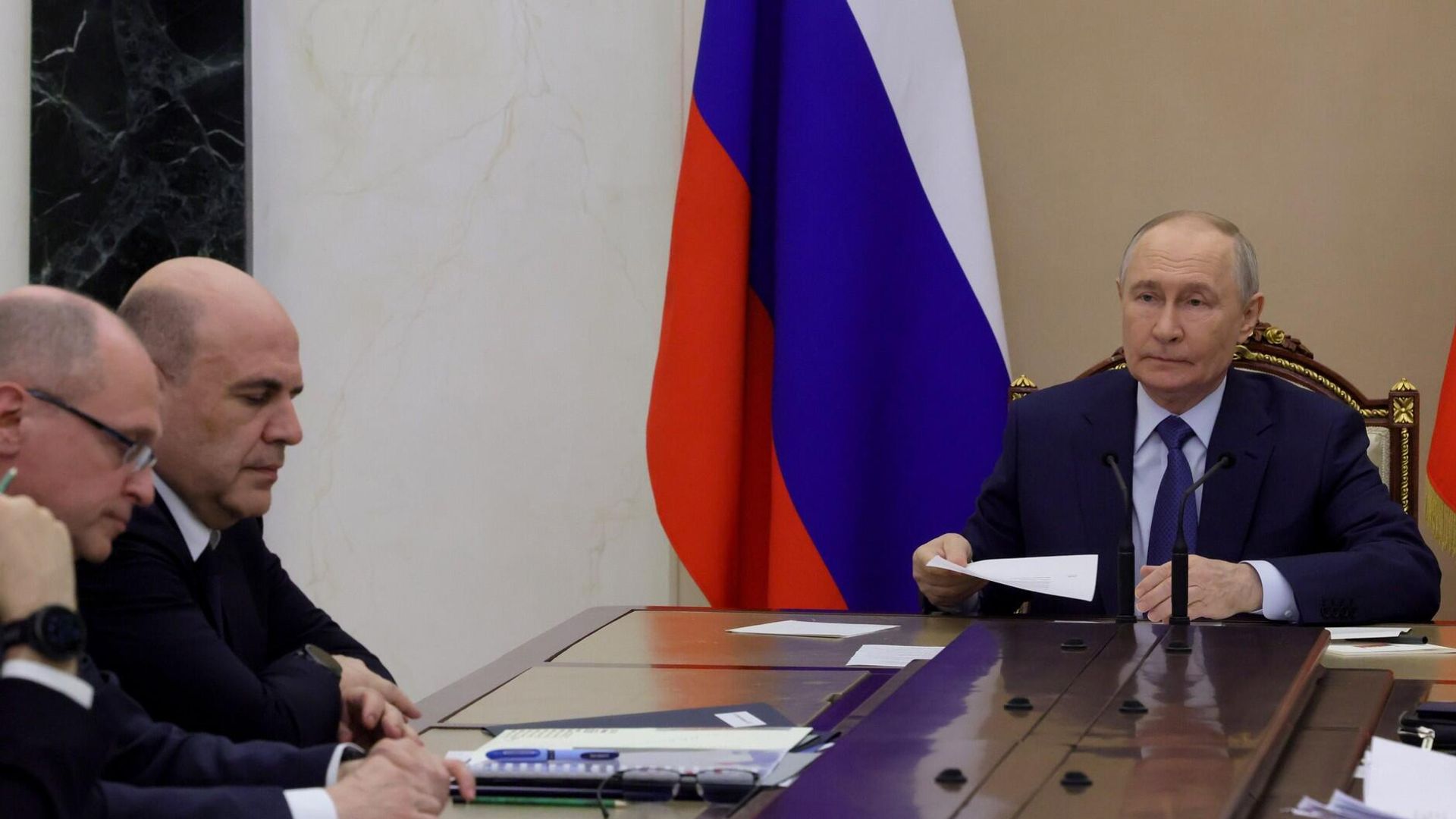 Президент России Владимир Путин проводит совещание по экономическим вопросам Президент России Владимир Путин проводит совещание по экономическим вопросам - РИА Новости, 1920, 15.05.2026