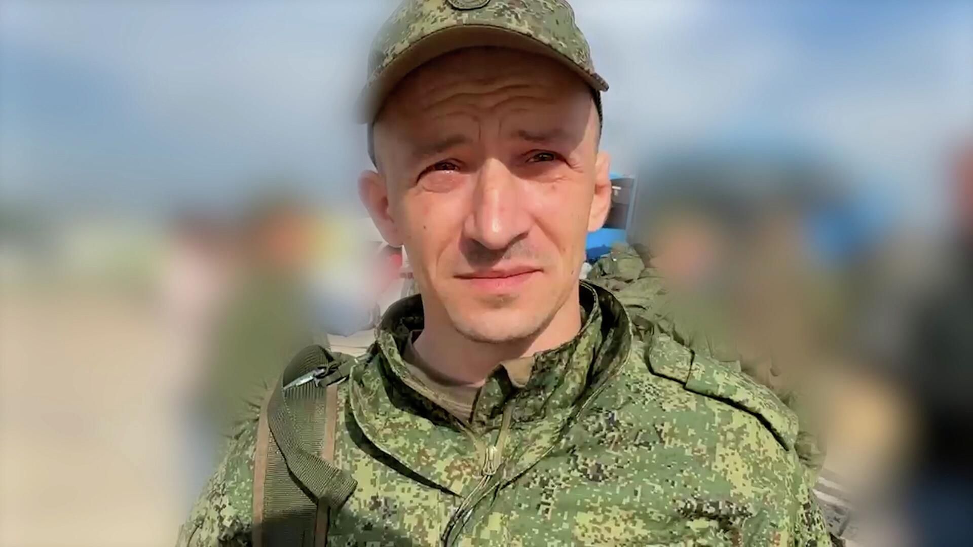 Российский боец вернулся из плена накануне дня рождения сына Российский боец вернулся из плена накануне дня рождения сына - РИА Новости, 1920, 15.05.2026