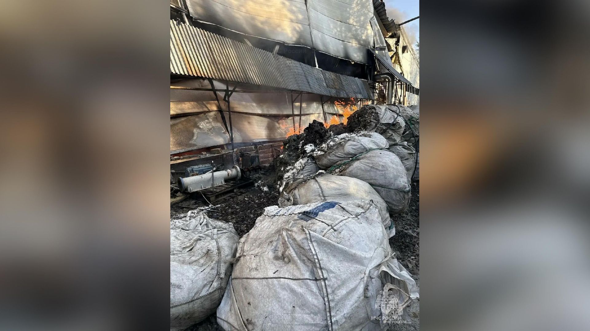 Ликвидация пожара на производственной площадке в Набережных Челнах Ликвидация пожара на производственной площадке в Набережных Челнах - РИА Новости, 1920, 16.05.2026